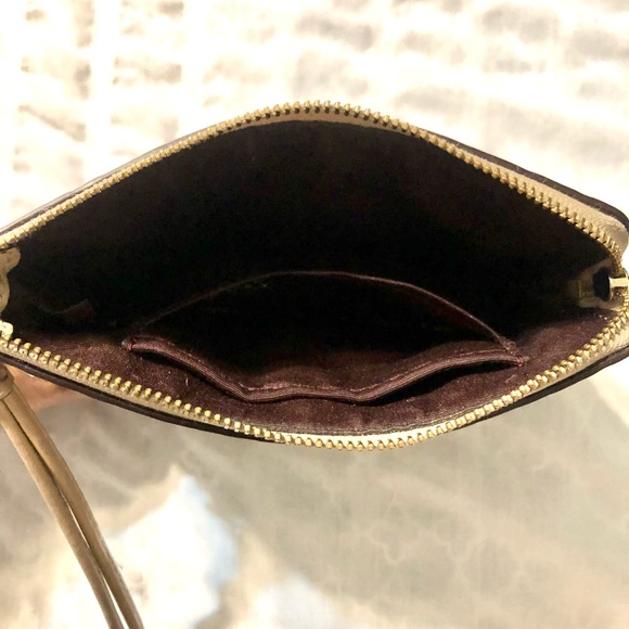 🦋COACH Authentic Signature Leather Wristlet/Wallet cream/biege color *preowned - Picture 6 of 9